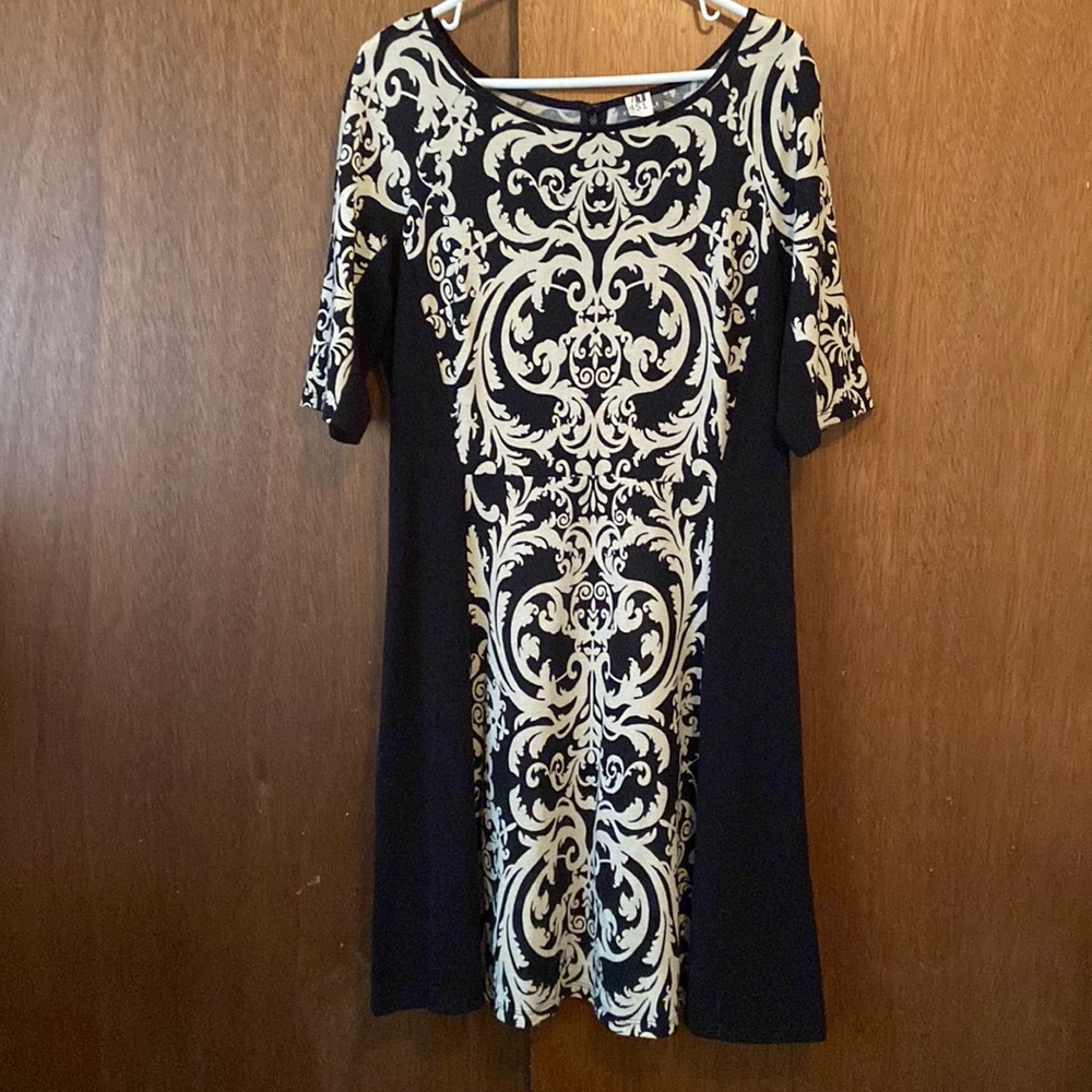Beautiful black dress with slimming pattern!!